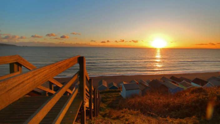 Wooden Forest Lodge By The Sea Milford on Sea Exterior foto